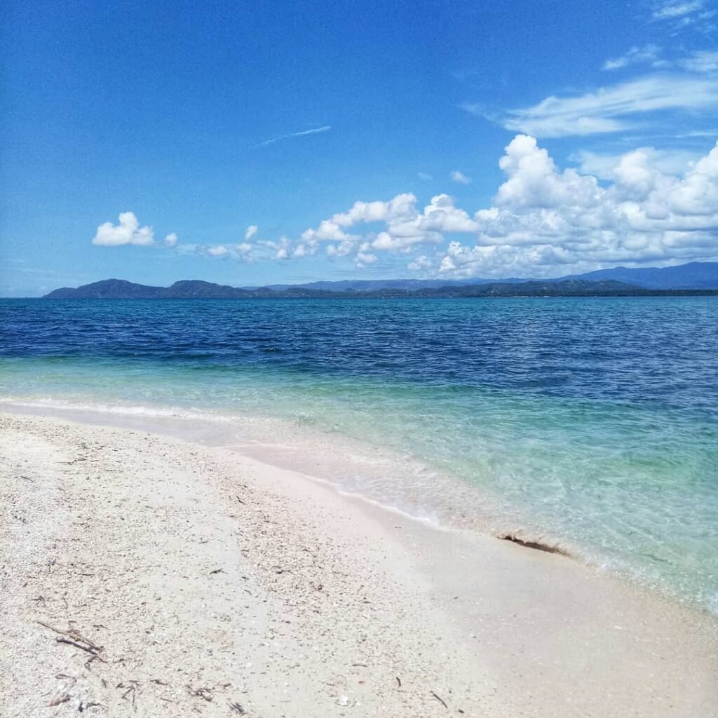 Maniwaya Island photo 2026