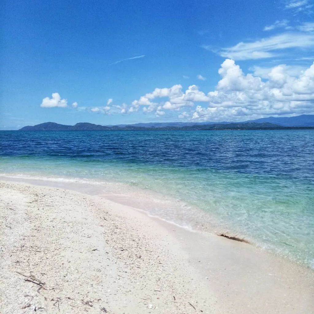 Maniwaya Island photo 2026