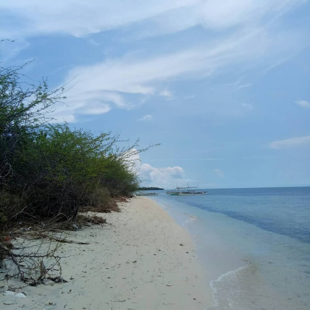 Maniwaya Island photo 2026