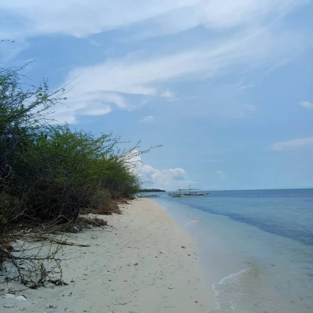 Maniwaya Island photo 2026