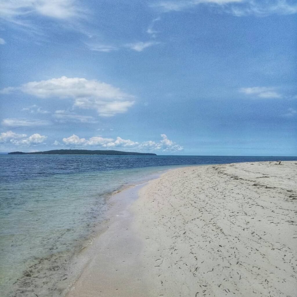 Maniwaya Island photo 2026