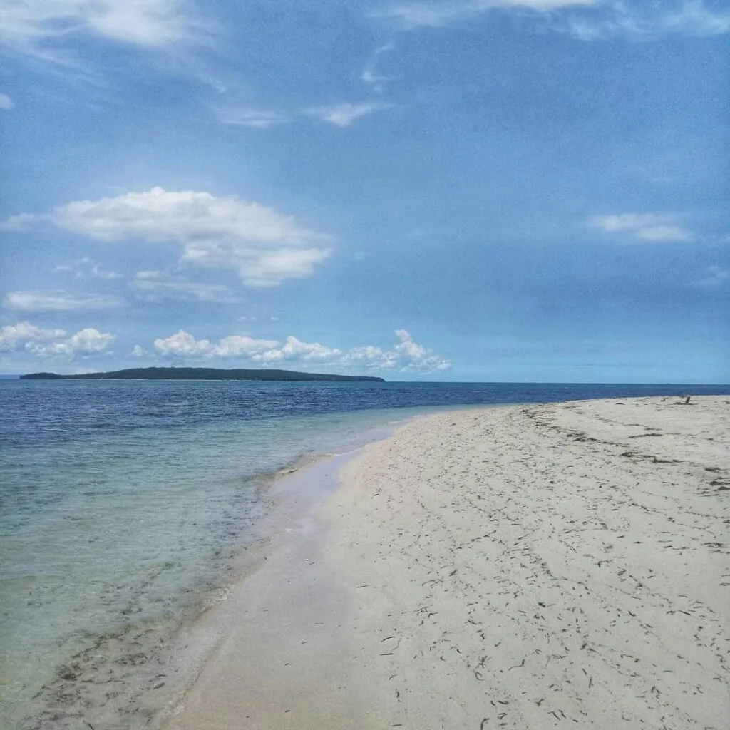 Maniwaya Island photo 2026