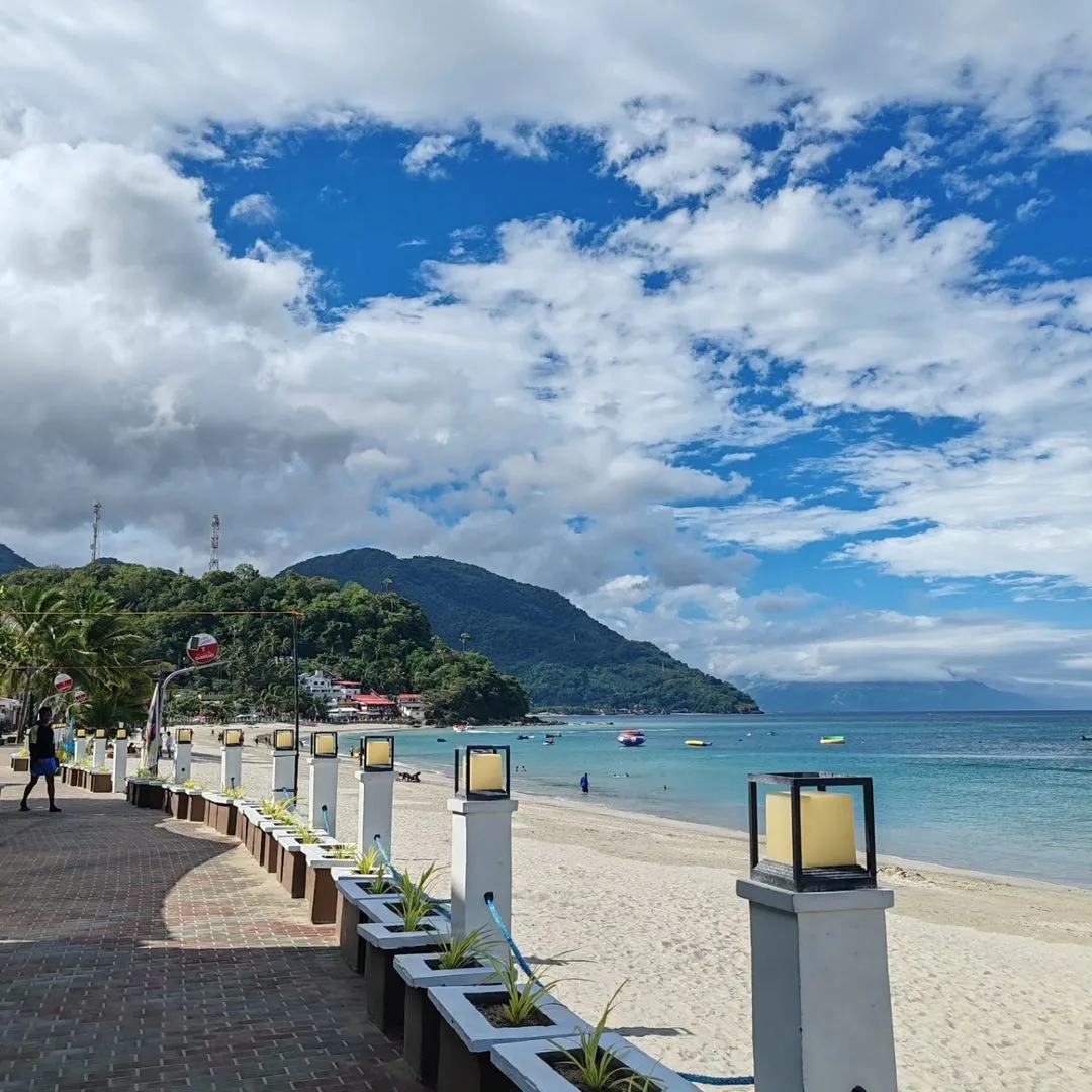 puerto galera white beach
