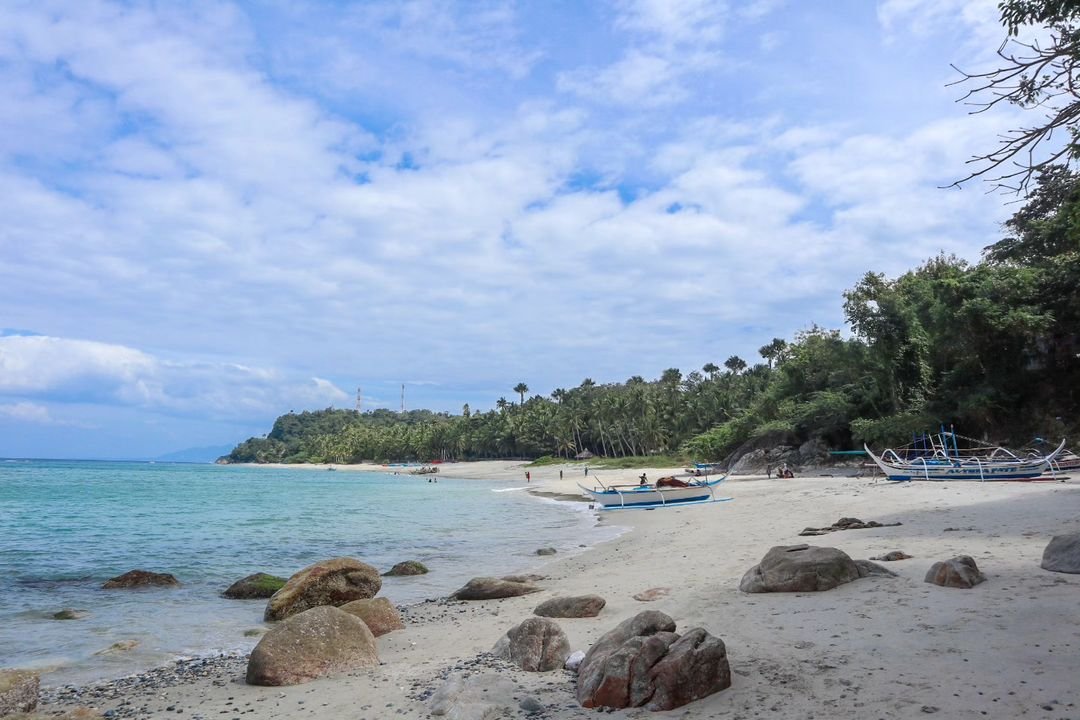 white beach puerto galera