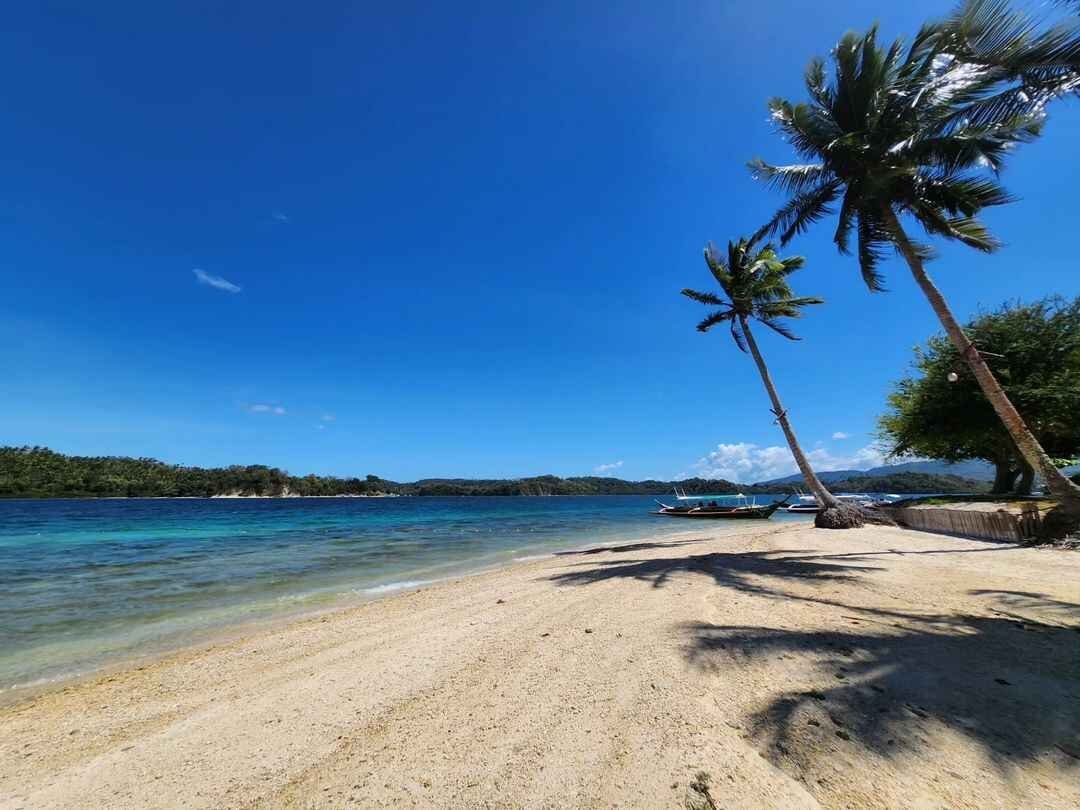 puerto galera white beach