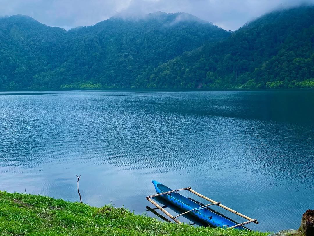 lake holon photos