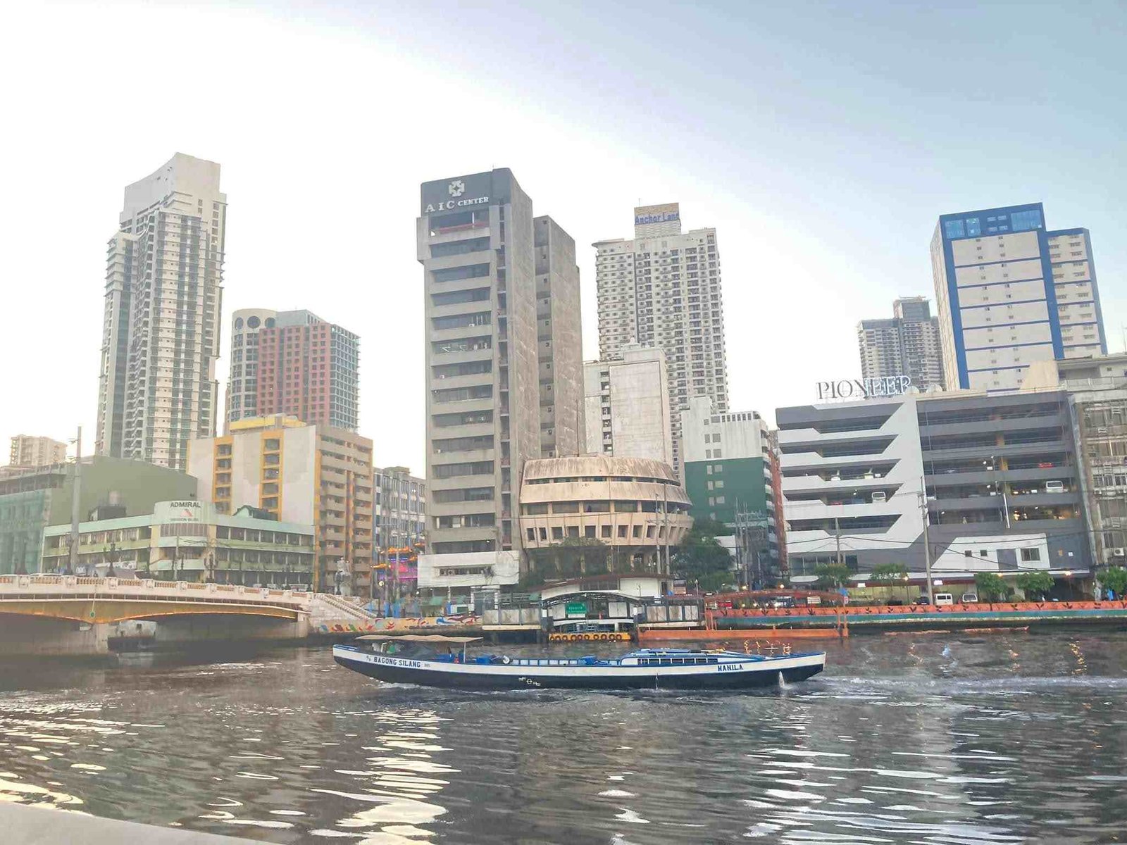 pasig river esplanade