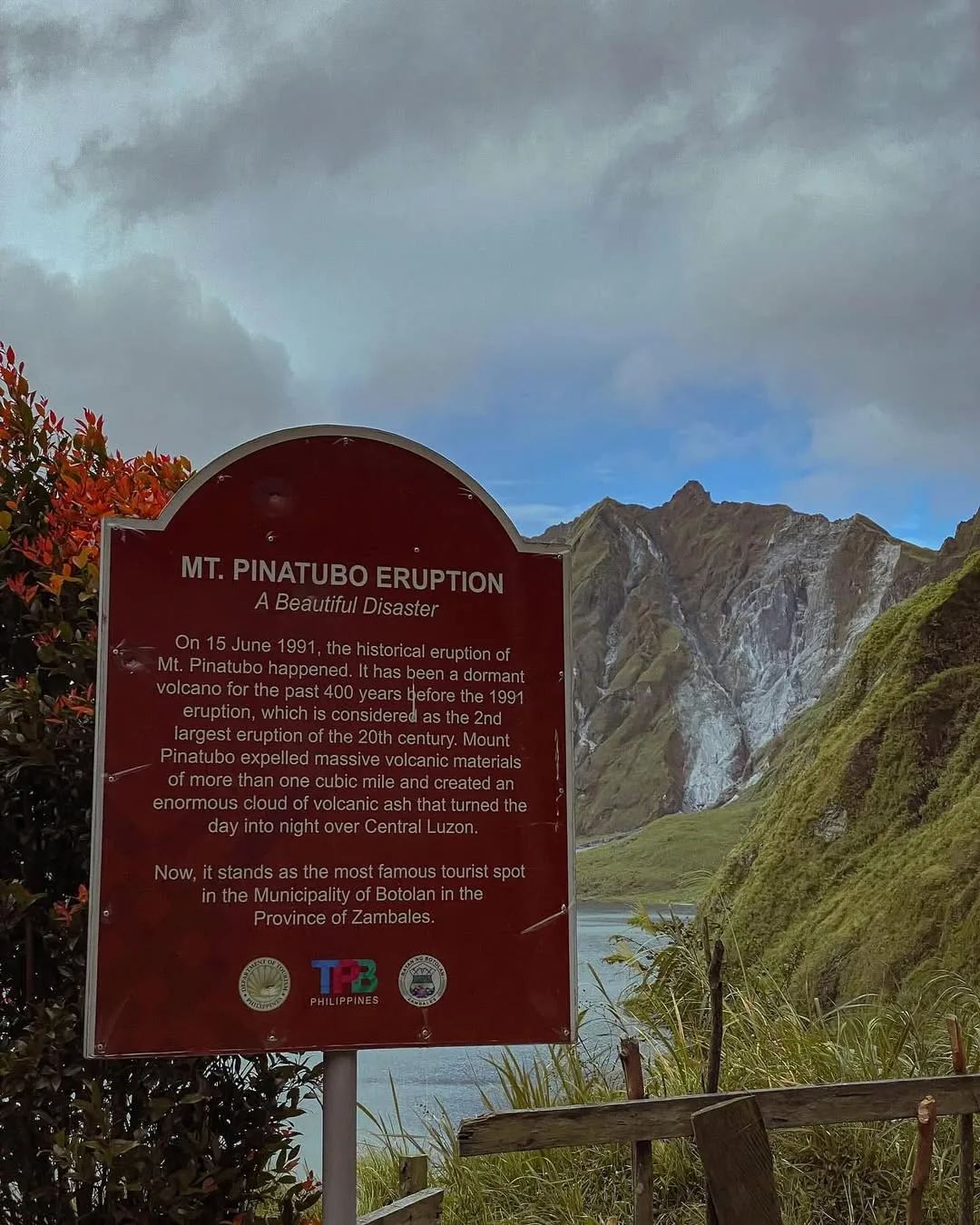 Mount pinatubo crater photo