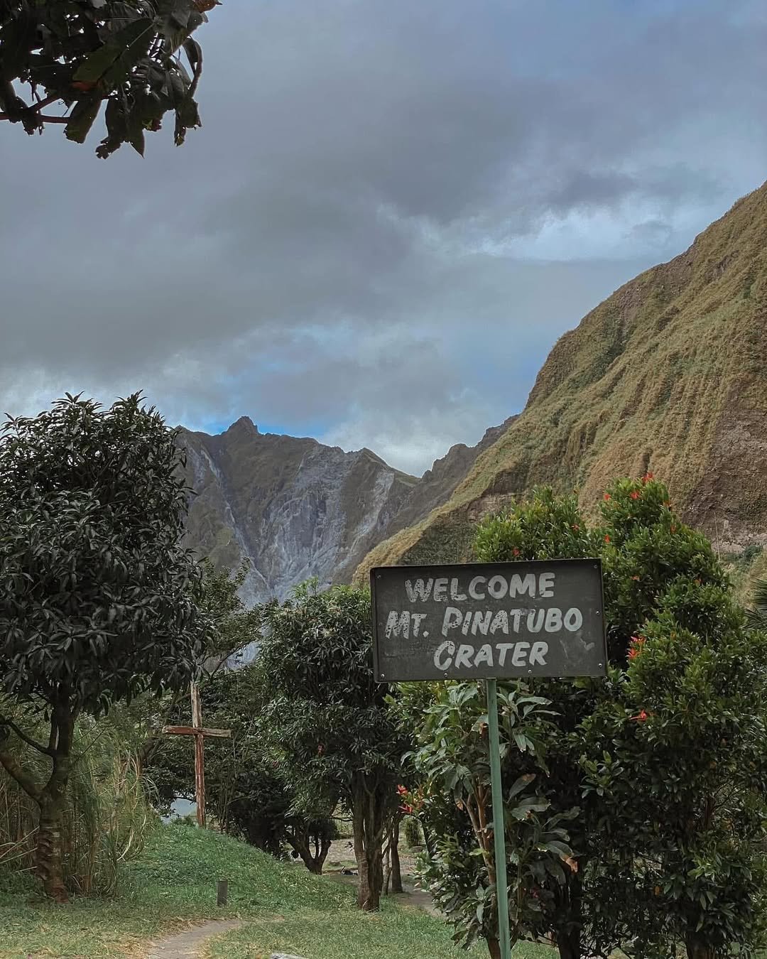 Mount pinatubo crater photo