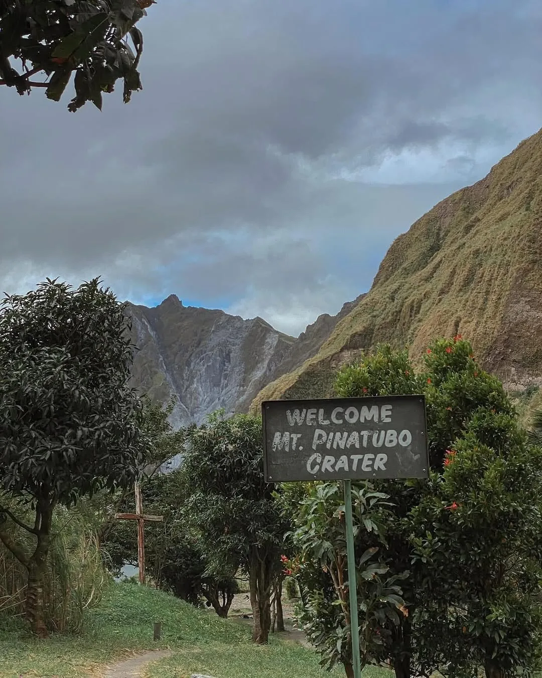 Mount pinatubo crater photo