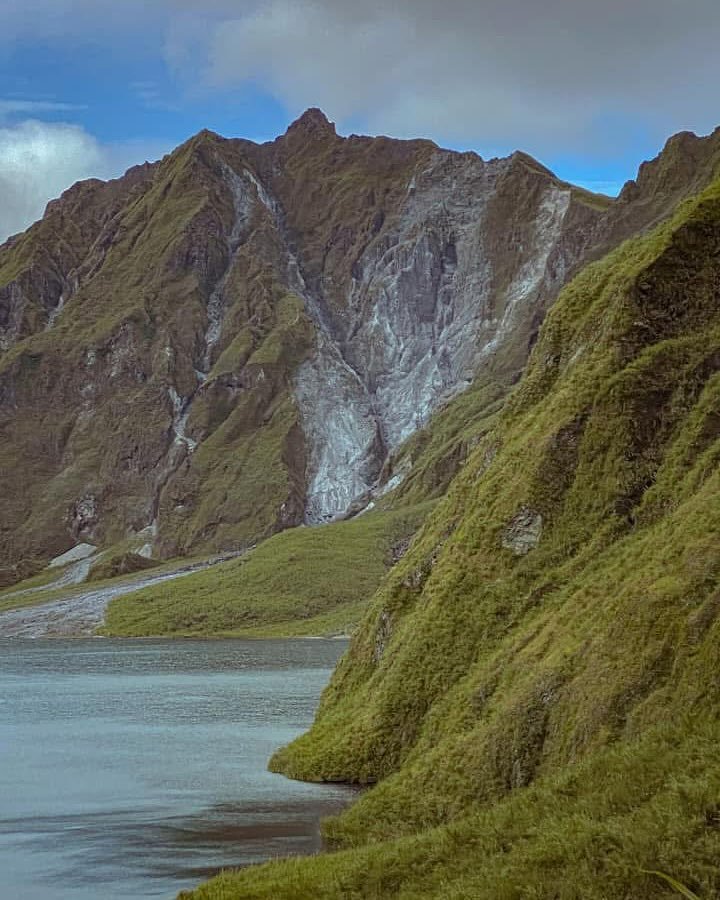 Mount pinatubo crater photo