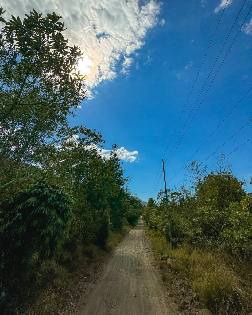 Dirt road going to coto mines
